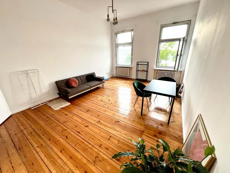 Renovierte 2-Zimmer-Altbauwohnung mit 80 m² nahe Kurt-Schumacher-Platz – langfristig ab 1. Dezember — photo 1